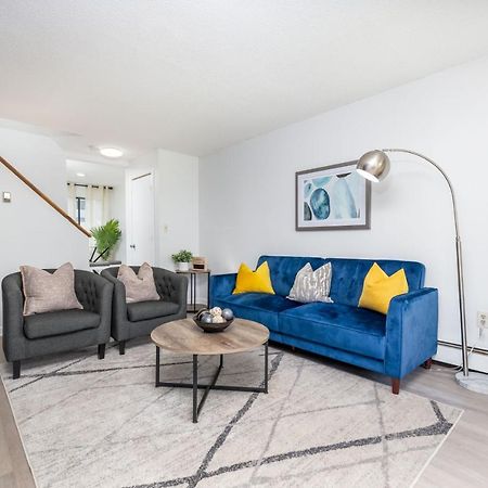 Beautiful 3 Bedroom Condo In Hartford! 외부 사진