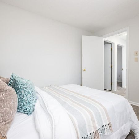 Beautiful 3 Bedroom Condo In Hartford! 외부 사진