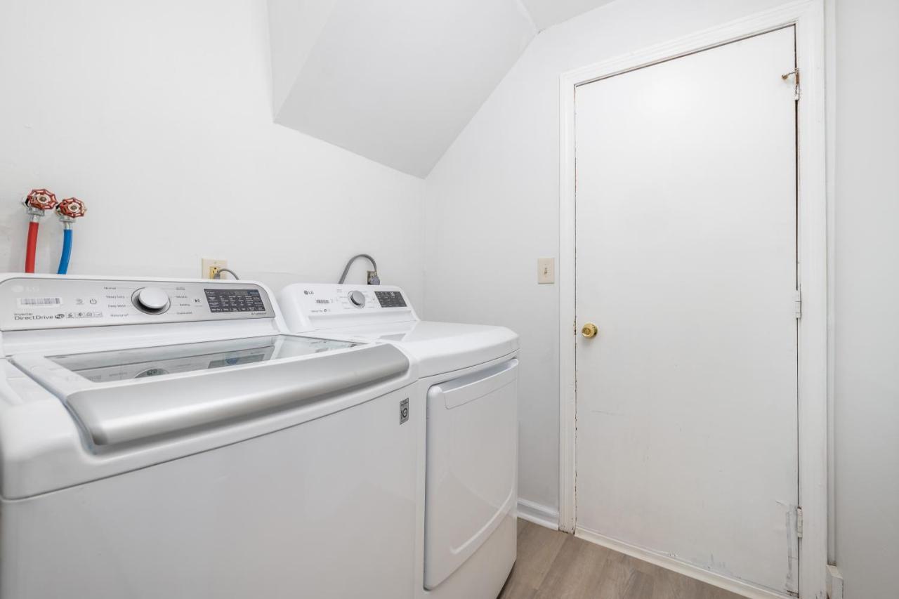 Beautiful 3 Bedroom Condo In Hartford! 외부 사진
