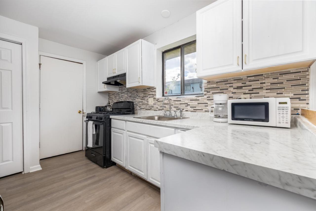 Beautiful 3 Bedroom Condo In Hartford! 외부 사진