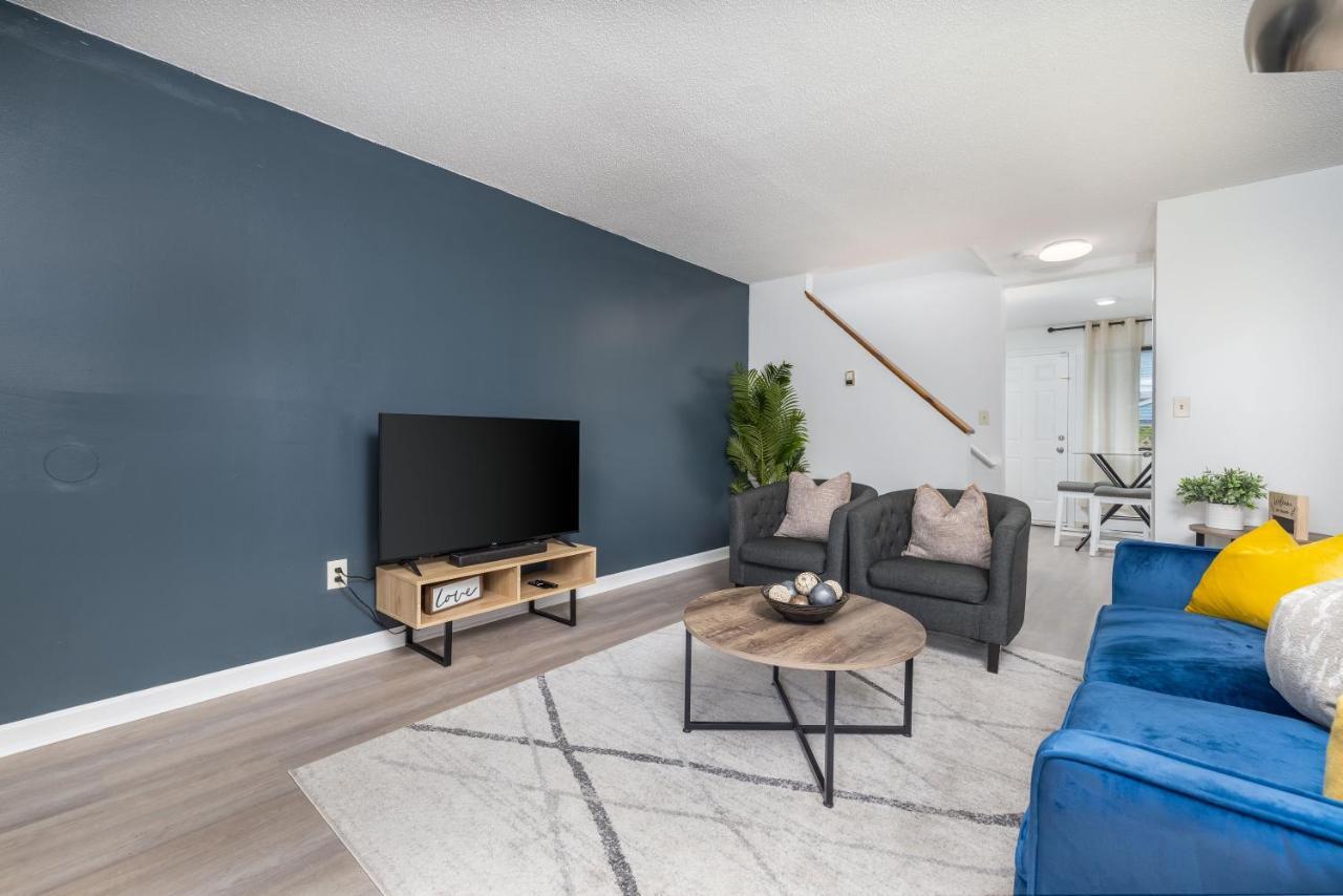 Beautiful 3 Bedroom Condo In Hartford! 외부 사진