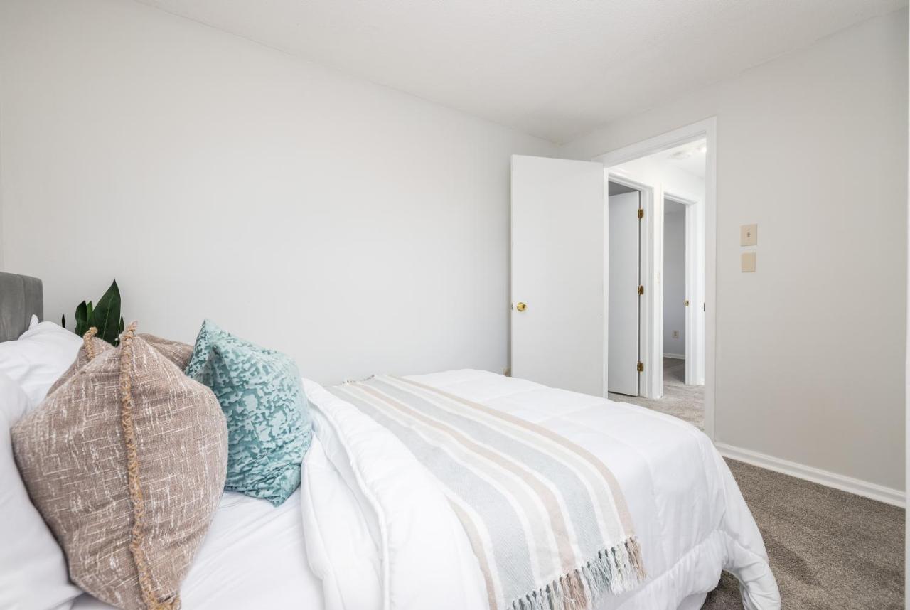 Beautiful 3 Bedroom Condo In Hartford! 외부 사진